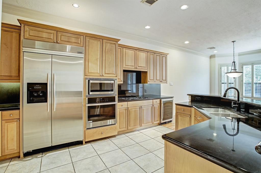5315 3 Saint George Square Lane, Houston, Texas 77056, 3 Bedrooms Bedrooms, 7 Rooms Rooms,3 BathroomsBathrooms,Single-family,For Sale,Saint George Square,54672945