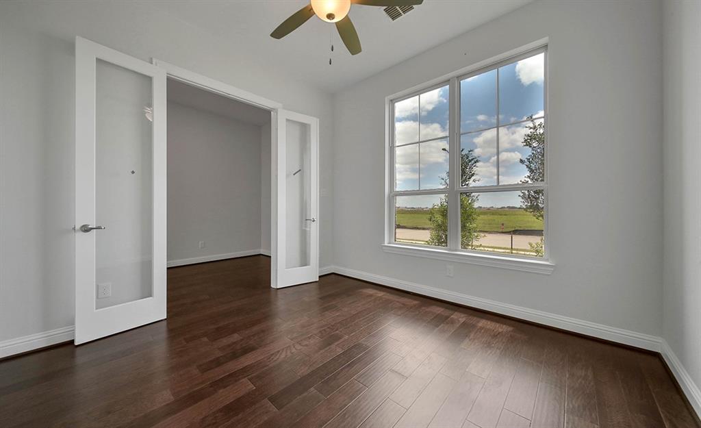 930 2 Shumard Street, Webster, Texas 77598, 5 Bedrooms Bedrooms, 10 Rooms Rooms,3 BathroomsBathrooms,Single-family,For Sale,Shumard,57129044