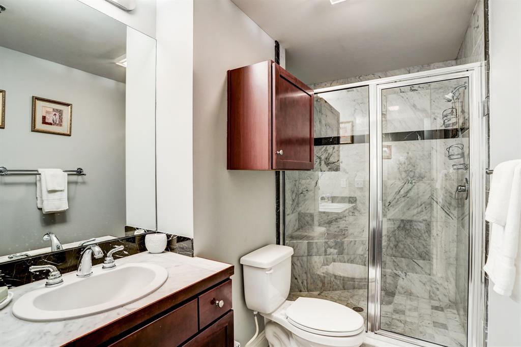 917 Main Street, Houston, Texas 77002, 2 Bedrooms Bedrooms, 4 Rooms Rooms,2 BathroomsBathrooms,Mid/hi-rise Condo,For Sale,KIRBY LOFTS,Main,86504299