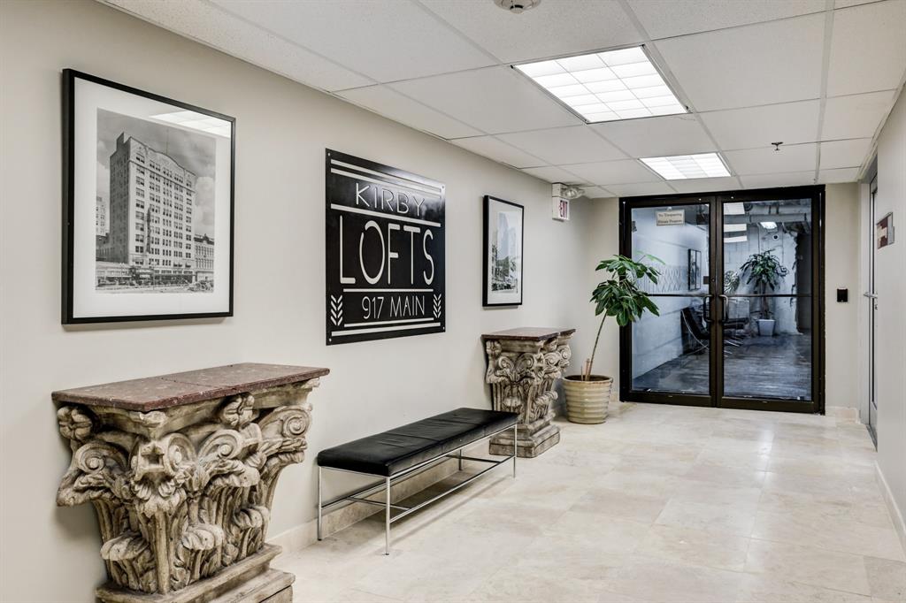 917 Main Street, Houston, Texas 77002, 2 Bedrooms Bedrooms, 4 Rooms Rooms,2 BathroomsBathrooms,Mid/hi-rise Condo,For Sale,KIRBY LOFTS,Main,86504299