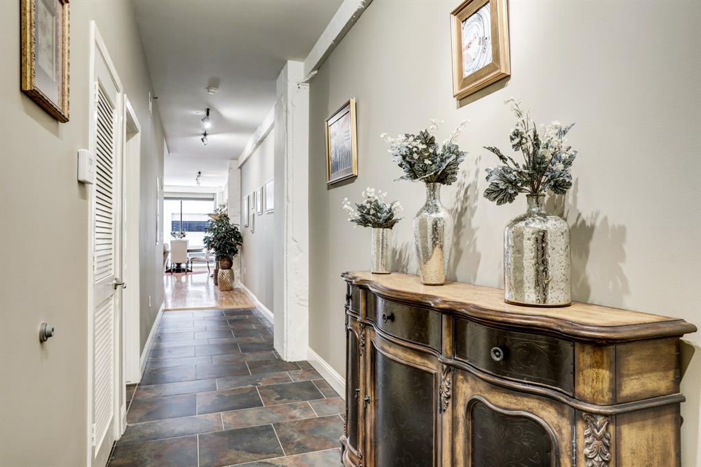 917 Main Street, Houston, Texas 77002, 2 Bedrooms Bedrooms, 4 Rooms Rooms,2 BathroomsBathrooms,Mid/hi-rise Condo,For Sale,KIRBY LOFTS,Main,86504299