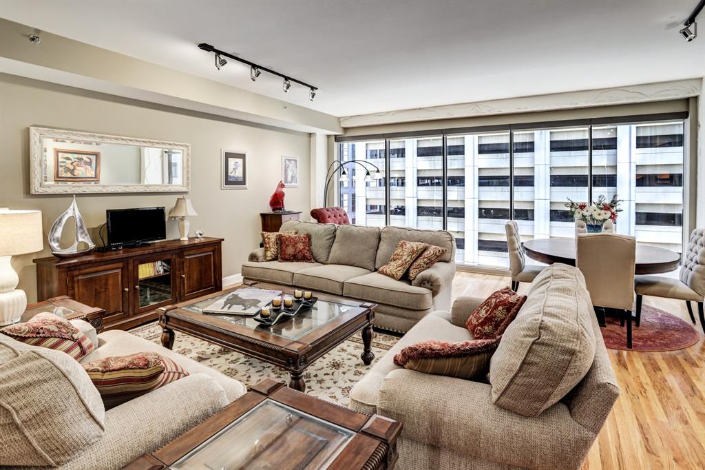 917 Main Street, Houston, Texas 77002, 2 Bedrooms Bedrooms, 4 Rooms Rooms,2 BathroomsBathrooms,Mid/hi-rise Condo,For Sale,KIRBY LOFTS,Main,86504299