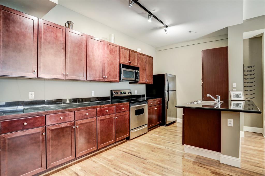 917 Main Street, Houston, Texas 77002, 2 Bedrooms Bedrooms, 4 Rooms Rooms,2 BathroomsBathrooms,Mid/hi-rise Condo,For Sale,KIRBY LOFTS,Main,86504299