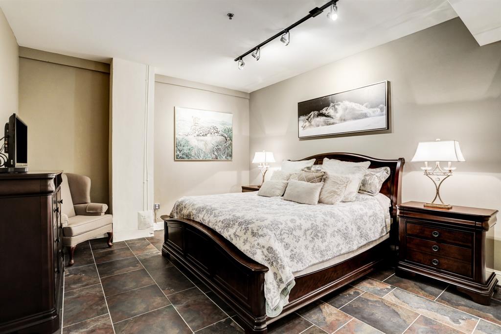 917 Main Street, Houston, Texas 77002, 2 Bedrooms Bedrooms, 4 Rooms Rooms,2 BathroomsBathrooms,Mid/hi-rise Condo,For Sale,KIRBY LOFTS,Main,86504299