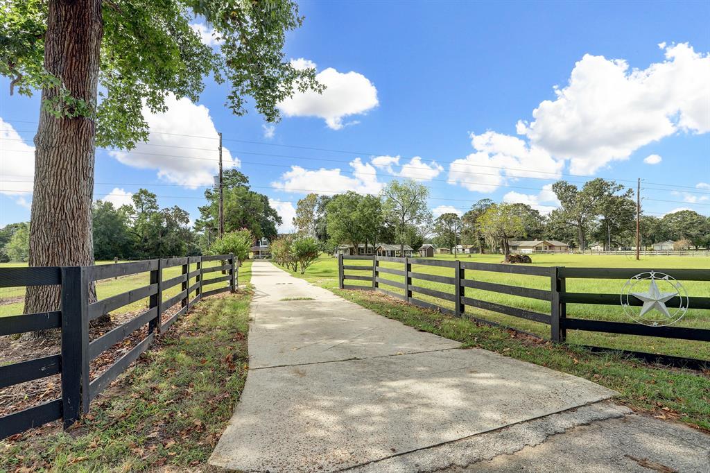 17789 2 FM 1097 Road, Montgomery, Texas 77356, 4 Bedrooms Bedrooms, 12 Rooms Rooms,2 BathroomsBathrooms,Single-family,For Sale,FM 1097,94283448