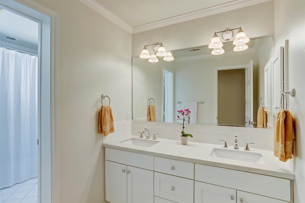 5218 1 Carew Street, Houston, Texas 77096, 4 Bedrooms Bedrooms, 9 Rooms Rooms,3 BathroomsBathrooms,Single-family,For Sale,Carew,53363135