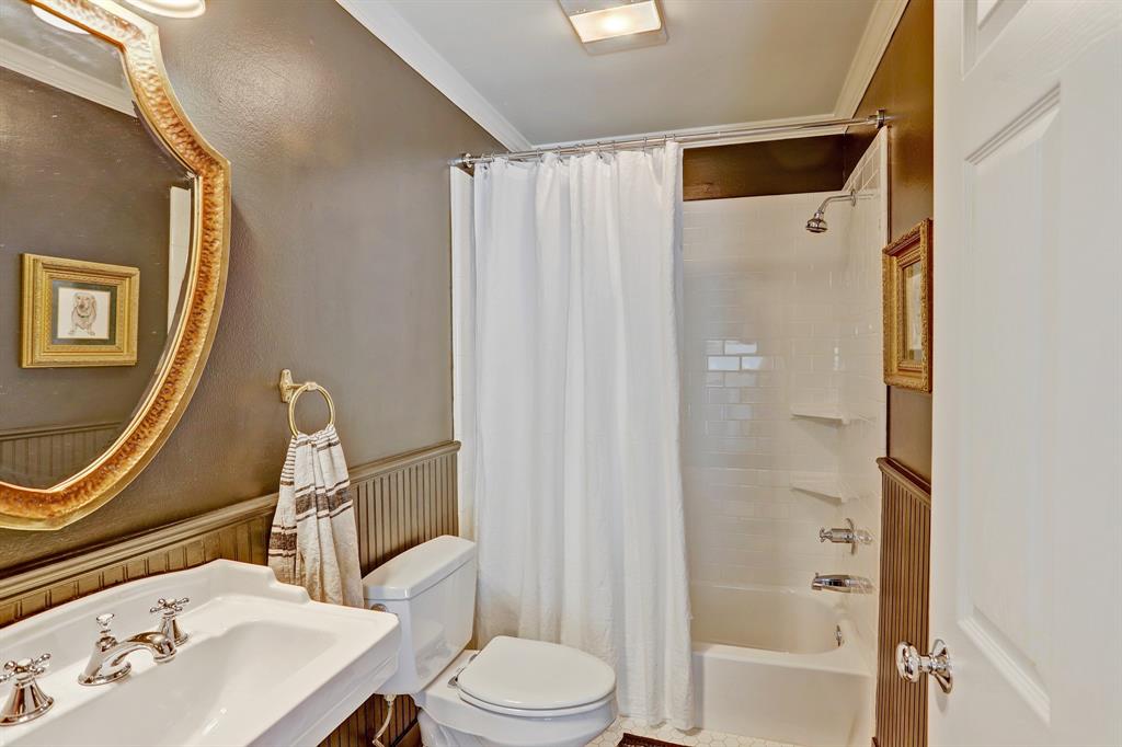 5218 1 Carew Street, Houston, Texas 77096, 4 Bedrooms Bedrooms, 9 Rooms Rooms,3 BathroomsBathrooms,Single-family,For Sale,Carew,53363135