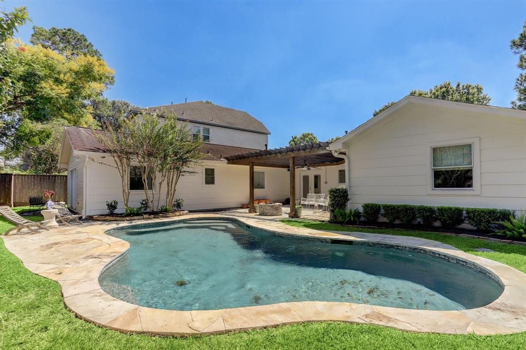 5218 1 Carew Street, Houston, Texas 77096, 4 Bedrooms Bedrooms, 9 Rooms Rooms,3 BathroomsBathrooms,Single-family,For Sale,Carew,53363135