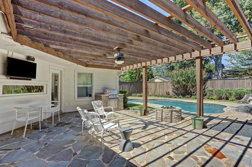 5218 1 Carew Street, Houston, Texas 77096, 4 Bedrooms Bedrooms, 9 Rooms Rooms,3 BathroomsBathrooms,Single-family,For Sale,Carew,53363135