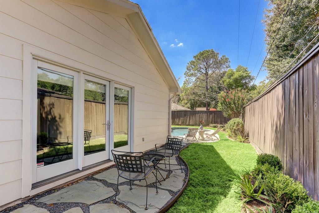 5218 1 Carew Street, Houston, Texas 77096, 4 Bedrooms Bedrooms, 9 Rooms Rooms,3 BathroomsBathrooms,Single-family,For Sale,Carew,53363135