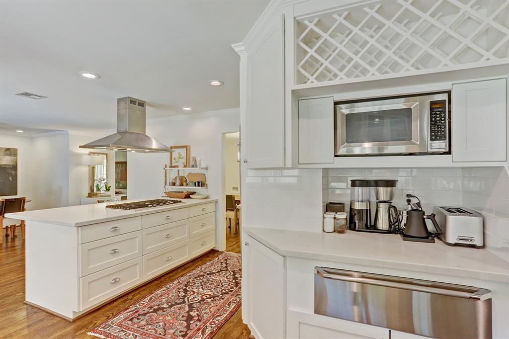 5218 1 Carew Street, Houston, Texas 77096, 4 Bedrooms Bedrooms, 9 Rooms Rooms,3 BathroomsBathrooms,Single-family,For Sale,Carew,53363135