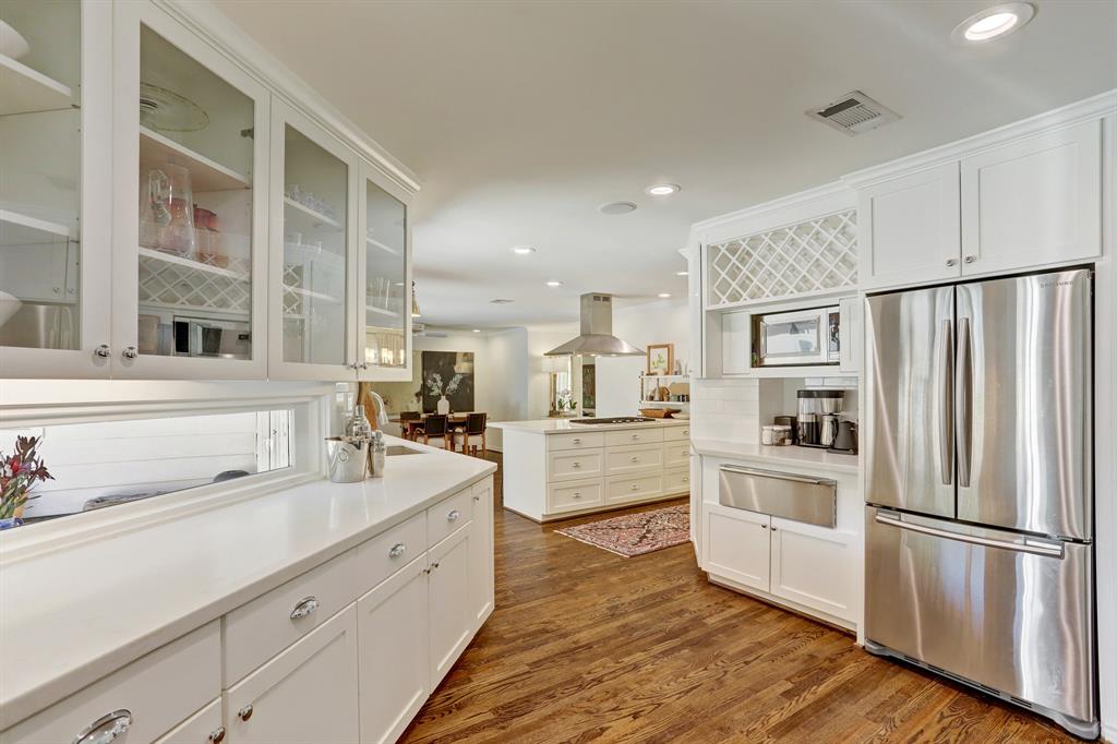 5218 1 Carew Street, Houston, Texas 77096, 4 Bedrooms Bedrooms, 9 Rooms Rooms,3 BathroomsBathrooms,Single-family,For Sale,Carew,53363135