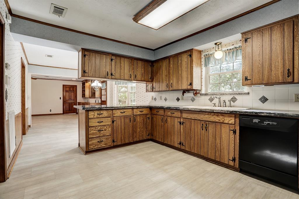 2150 2 Meadowlark Lane, League City, Texas 77573, 3 Bedrooms Bedrooms, 12 Rooms Rooms,2 BathroomsBathrooms,Single-family,For Sale,Meadowlark,56239224