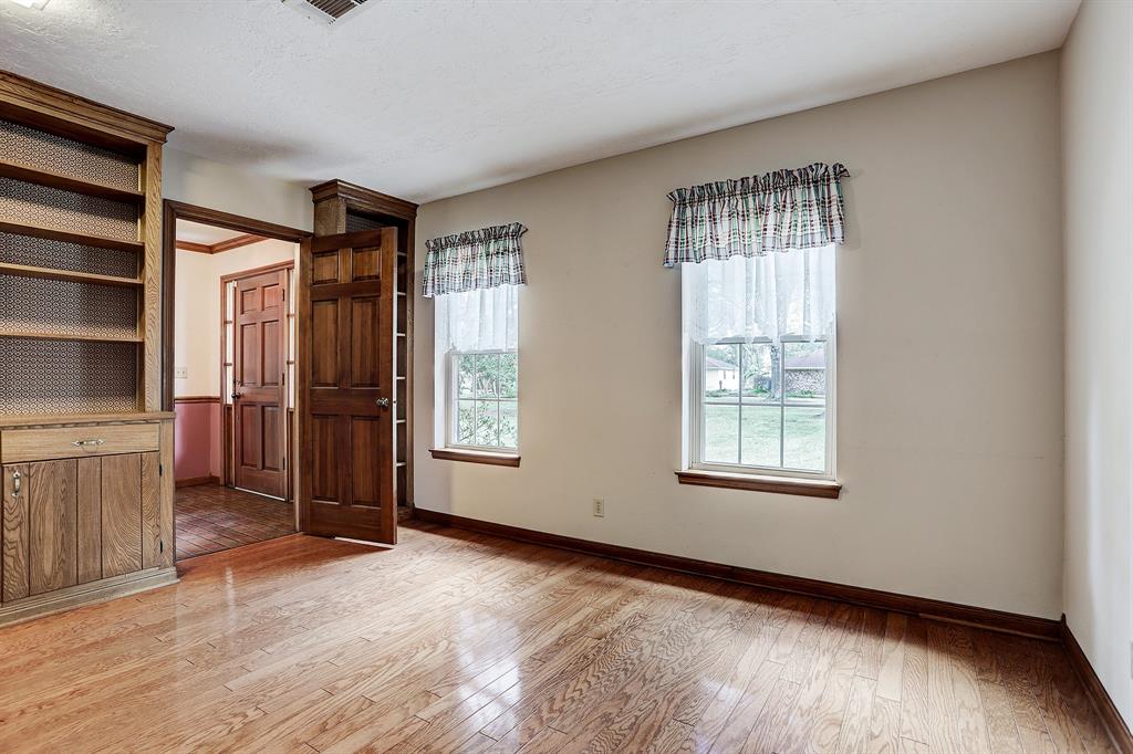 2150 2 Meadowlark Lane, League City, Texas 77573, 3 Bedrooms Bedrooms, 12 Rooms Rooms,2 BathroomsBathrooms,Single-family,For Sale,Meadowlark,56239224
