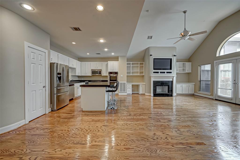 5654 2 Valerie Street, Houston, Texas 77081, 3 Bedrooms Bedrooms, 10 Rooms Rooms,3 BathroomsBathrooms,Single-family,For Sale,Valerie,74633508