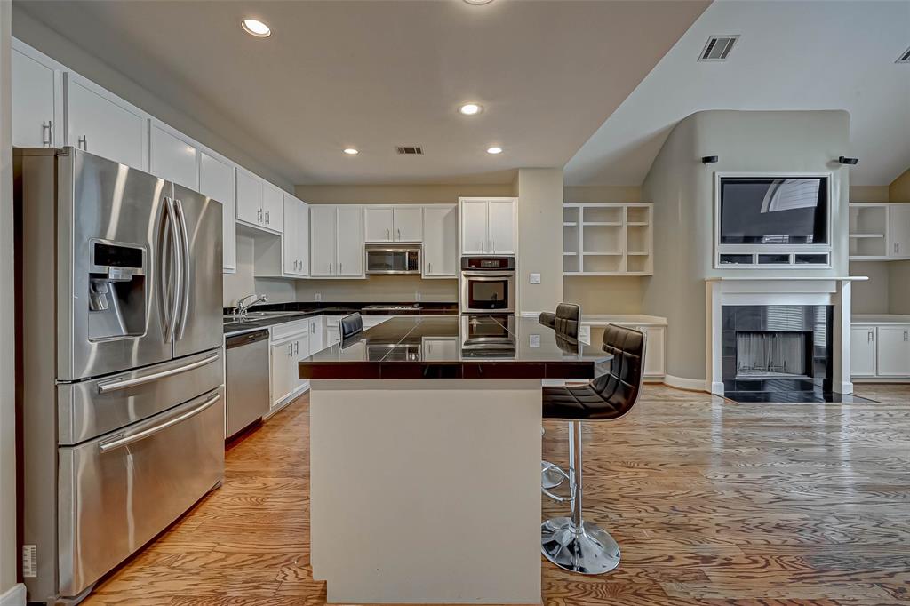 5654 2 Valerie Street, Houston, Texas 77081, 3 Bedrooms Bedrooms, 10 Rooms Rooms,3 BathroomsBathrooms,Single-family,For Sale,Valerie,74633508