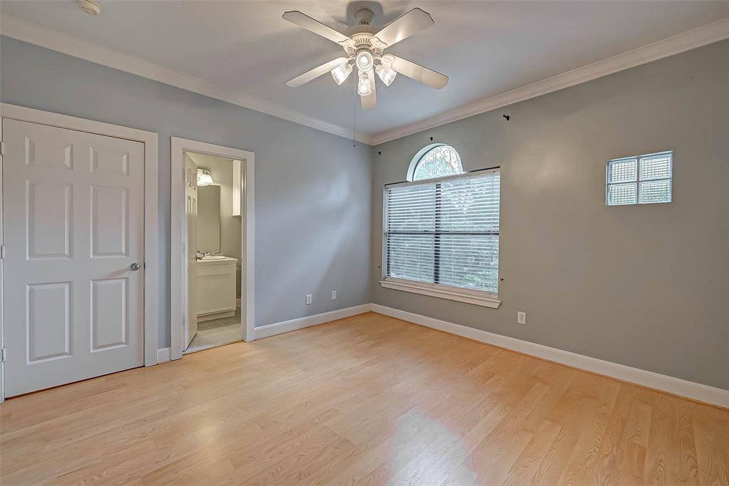 5654 2 Valerie Street, Houston, Texas 77081, 3 Bedrooms Bedrooms, 10 Rooms Rooms,3 BathroomsBathrooms,Single-family,For Sale,Valerie,74633508