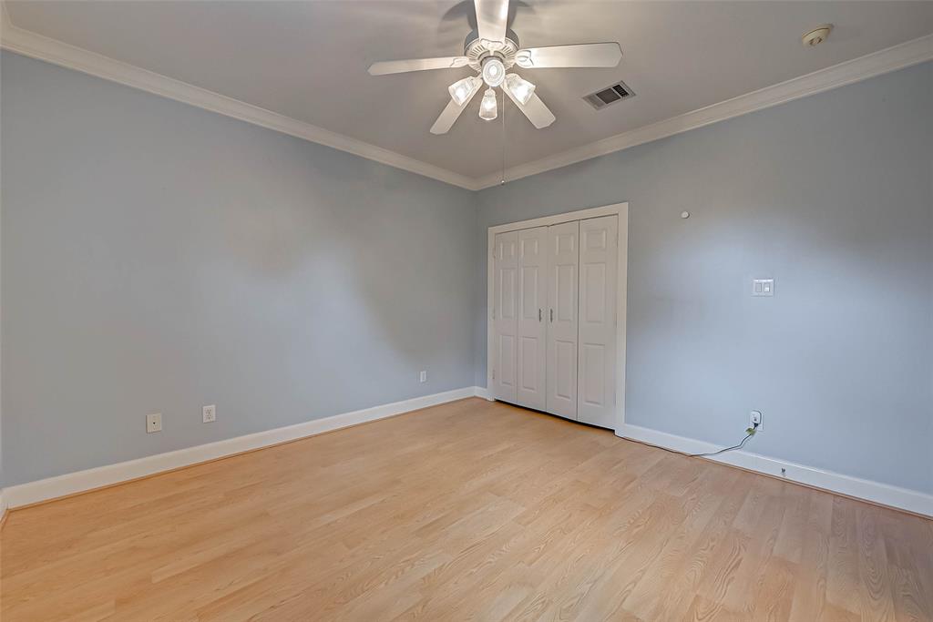 5654 2 Valerie Street, Houston, Texas 77081, 3 Bedrooms Bedrooms, 10 Rooms Rooms,3 BathroomsBathrooms,Single-family,For Sale,Valerie,74633508