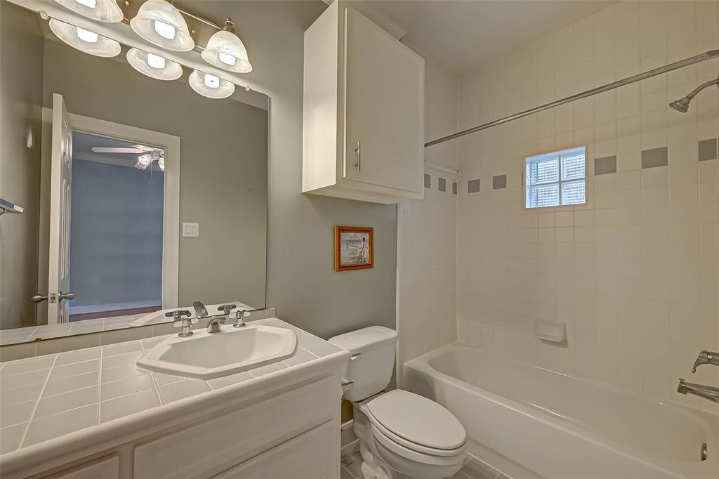 5654 2 Valerie Street, Houston, Texas 77081, 3 Bedrooms Bedrooms, 10 Rooms Rooms,3 BathroomsBathrooms,Single-family,For Sale,Valerie,74633508