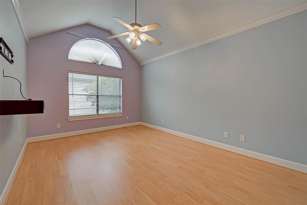 5654 2 Valerie Street, Houston, Texas 77081, 3 Bedrooms Bedrooms, 10 Rooms Rooms,3 BathroomsBathrooms,Single-family,For Sale,Valerie,74633508