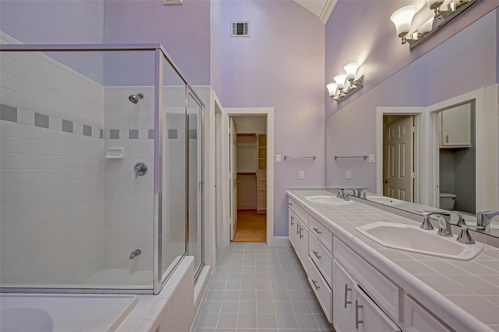 5654 2 Valerie Street, Houston, Texas 77081, 3 Bedrooms Bedrooms, 10 Rooms Rooms,3 BathroomsBathrooms,Single-family,For Sale,Valerie,74633508