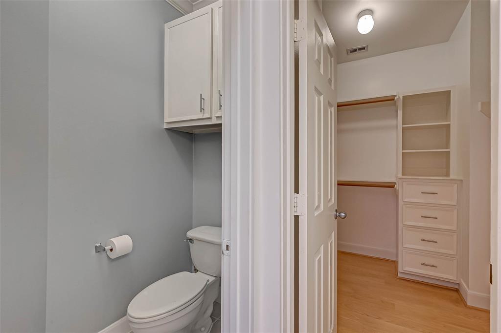 5654 2 Valerie Street, Houston, Texas 77081, 3 Bedrooms Bedrooms, 10 Rooms Rooms,3 BathroomsBathrooms,Single-family,For Sale,Valerie,74633508