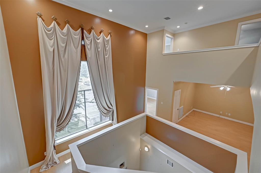 5654 2 Valerie Street, Houston, Texas 77081, 3 Bedrooms Bedrooms, 10 Rooms Rooms,3 BathroomsBathrooms,Single-family,For Sale,Valerie,74633508