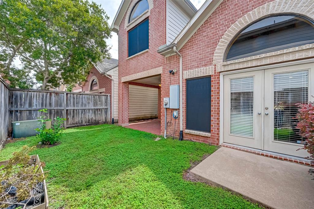 5654 2 Valerie Street, Houston, Texas 77081, 3 Bedrooms Bedrooms, 10 Rooms Rooms,3 BathroomsBathrooms,Single-family,For Sale,Valerie,74633508