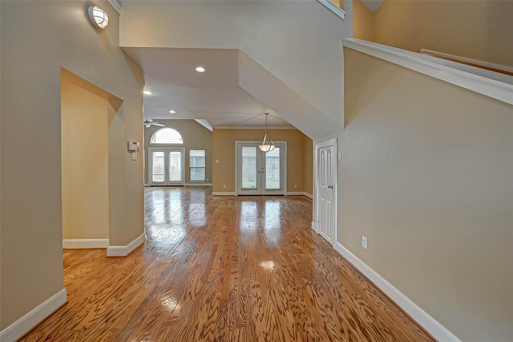 5654 2 Valerie Street, Houston, Texas 77081, 3 Bedrooms Bedrooms, 10 Rooms Rooms,3 BathroomsBathrooms,Single-family,For Sale,Valerie,74633508