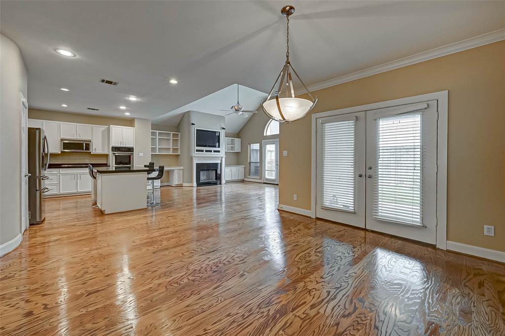 5654 2 Valerie Street, Houston, Texas 77081, 3 Bedrooms Bedrooms, 10 Rooms Rooms,3 BathroomsBathrooms,Single-family,For Sale,Valerie,74633508