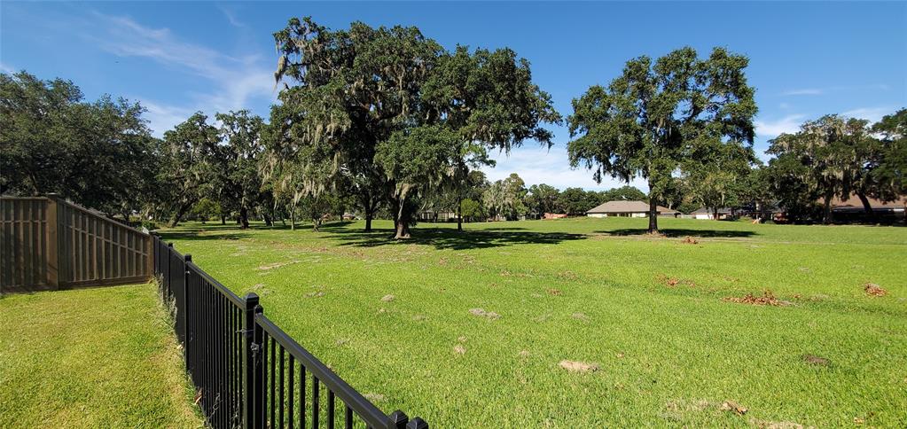 2225 2 Lake Forrest Drive, West Columbia, Texas 77486, 3 Bedrooms Bedrooms, 9 Rooms Rooms,3 BathroomsBathrooms,Single-family,For Sale,Lake Forrest,56573943