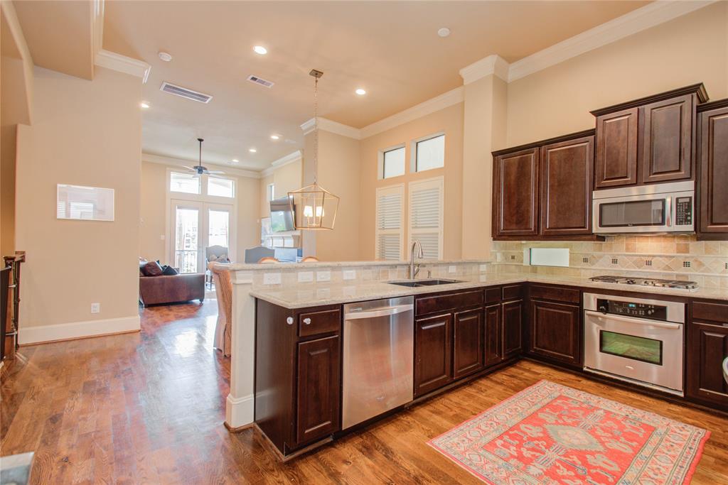 1885 4 Dart Street, Houston, Texas 77007, 3 Bedrooms Bedrooms, 11 Rooms Rooms,3 BathroomsBathrooms,Single-family,For Sale,Dart,62944856