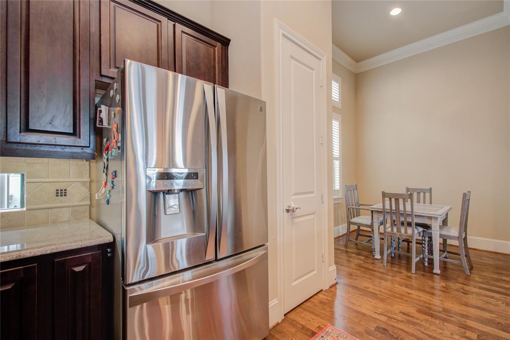 1885 4 Dart Street, Houston, Texas 77007, 3 Bedrooms Bedrooms, 11 Rooms Rooms,3 BathroomsBathrooms,Single-family,For Sale,Dart,62944856