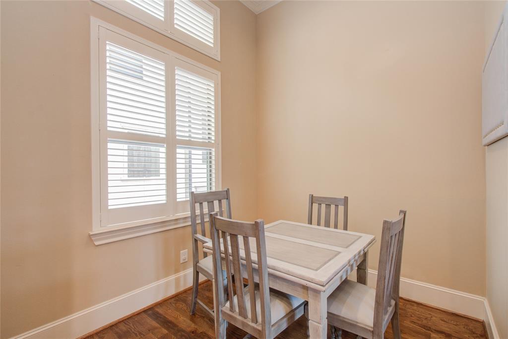1885 4 Dart Street, Houston, Texas 77007, 3 Bedrooms Bedrooms, 11 Rooms Rooms,3 BathroomsBathrooms,Single-family,For Sale,Dart,62944856
