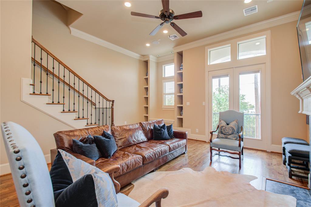1885 4 Dart Street, Houston, Texas 77007, 3 Bedrooms Bedrooms, 11 Rooms Rooms,3 BathroomsBathrooms,Single-family,For Sale,Dart,62944856