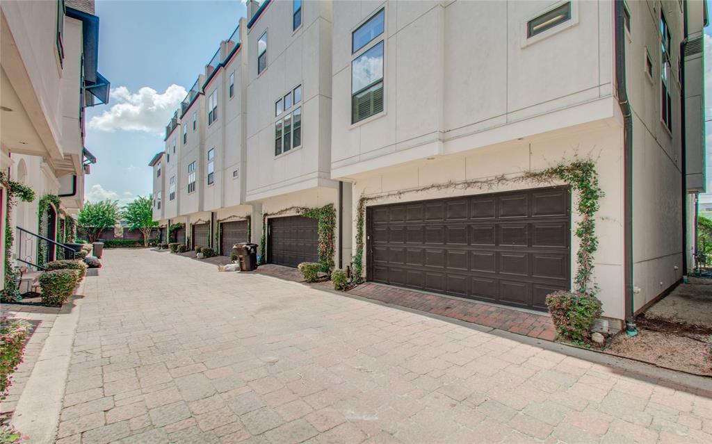 1885 4 Dart Street, Houston, Texas 77007, 3 Bedrooms Bedrooms, 11 Rooms Rooms,3 BathroomsBathrooms,Single-family,For Sale,Dart,62944856