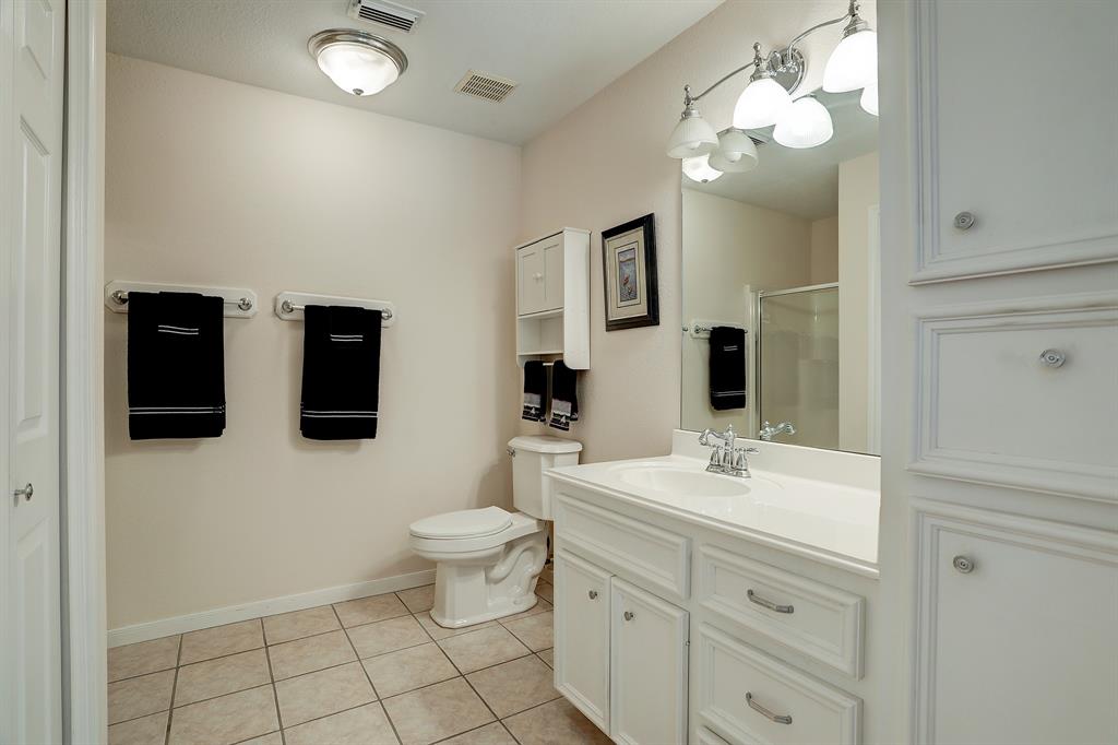 415 2 Sunset Circle, Tiki Island, Texas 77554, 4 Bedrooms Bedrooms, 7 Rooms Rooms,3 BathroomsBathrooms,Single-family,For Sale,Sunset,51866940