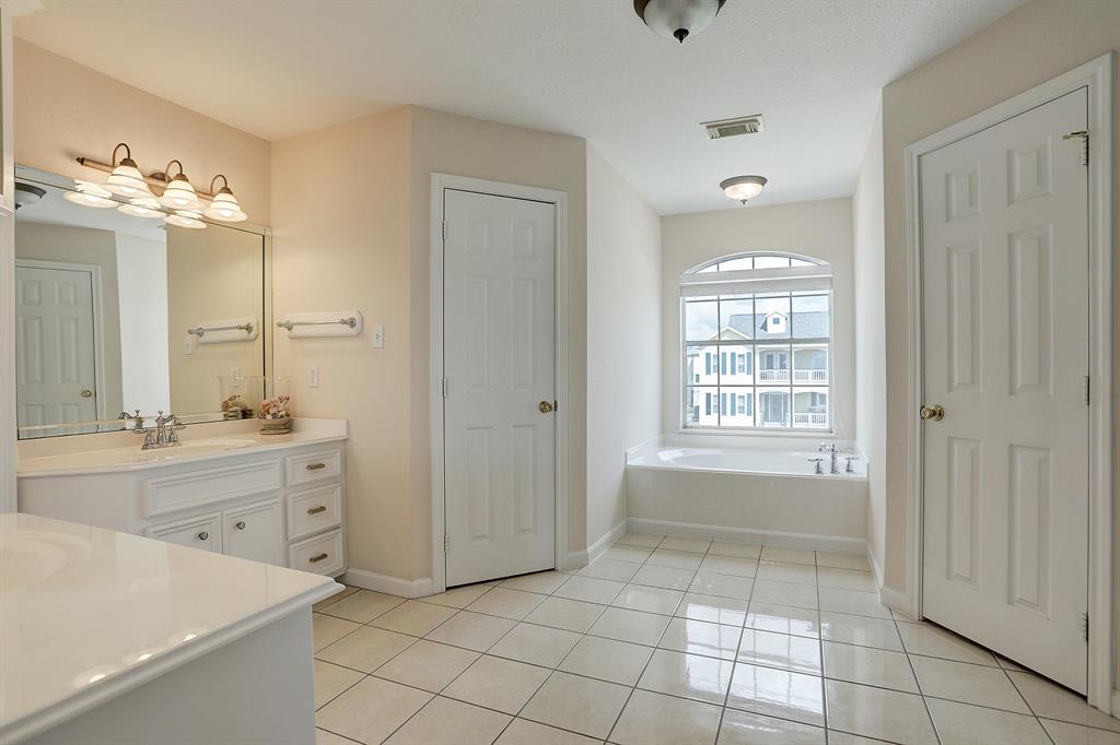 415 2 Sunset Circle, Tiki Island, Texas 77554, 4 Bedrooms Bedrooms, 7 Rooms Rooms,3 BathroomsBathrooms,Single-family,For Sale,Sunset,51866940