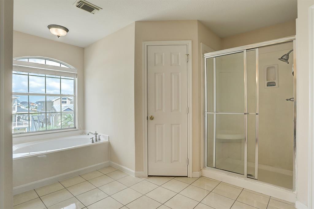 415 2 Sunset Circle, Tiki Island, Texas 77554, 4 Bedrooms Bedrooms, 7 Rooms Rooms,3 BathroomsBathrooms,Single-family,For Sale,Sunset,51866940