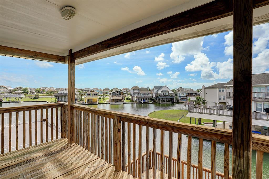 415 2 Sunset Circle, Tiki Island, Texas 77554, 4 Bedrooms Bedrooms, 7 Rooms Rooms,3 BathroomsBathrooms,Single-family,For Sale,Sunset,51866940