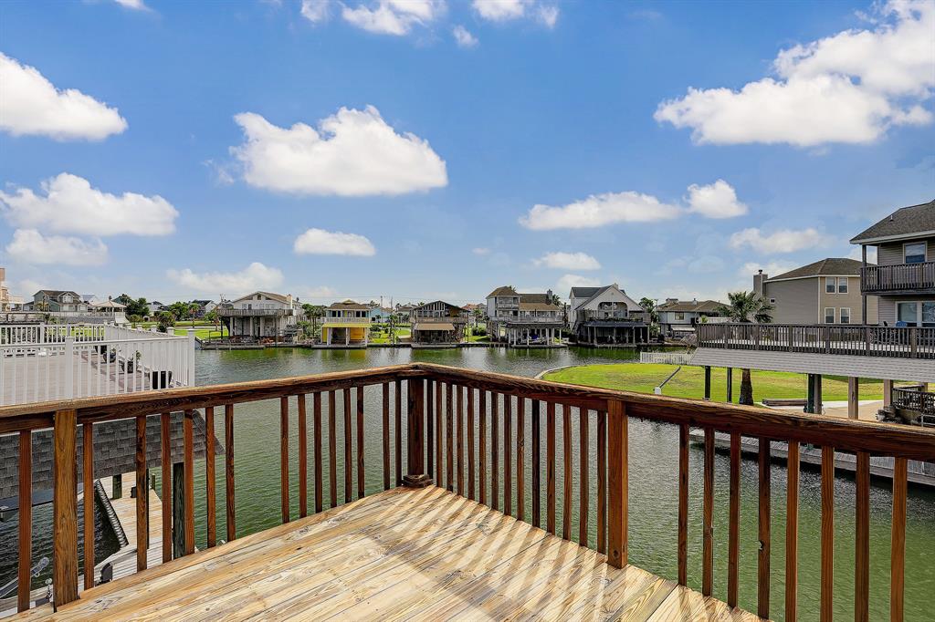 415 2 Sunset Circle, Tiki Island, Texas 77554, 4 Bedrooms Bedrooms, 7 Rooms Rooms,3 BathroomsBathrooms,Single-family,For Sale,Sunset,51866940