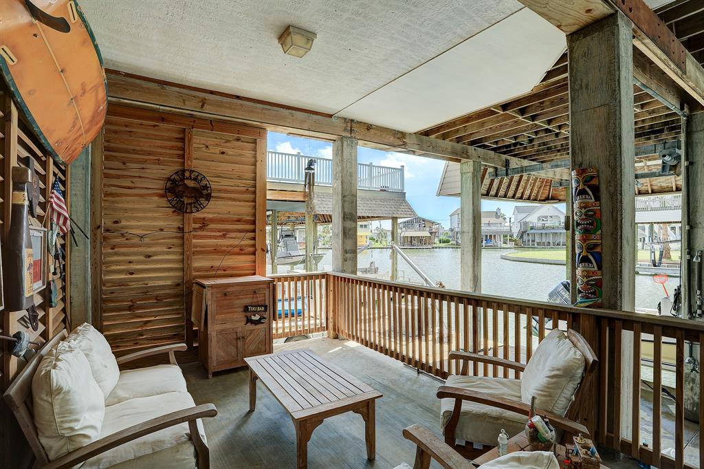 415 2 Sunset Circle, Tiki Island, Texas 77554, 4 Bedrooms Bedrooms, 7 Rooms Rooms,3 BathroomsBathrooms,Single-family,For Sale,Sunset,51866940