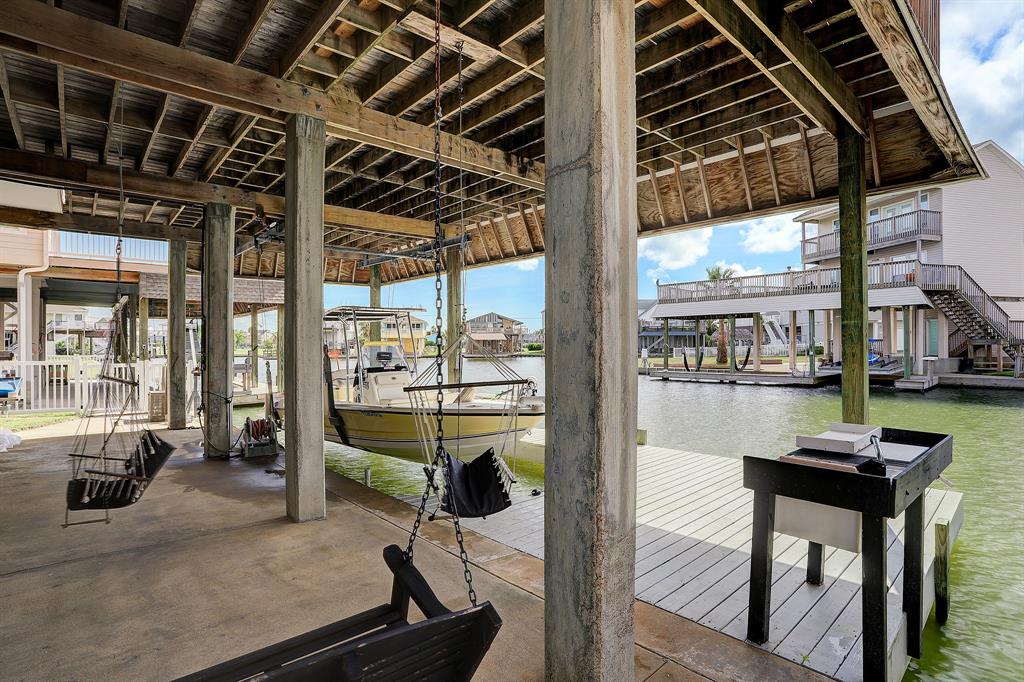 415 2 Sunset Circle, Tiki Island, Texas 77554, 4 Bedrooms Bedrooms, 7 Rooms Rooms,3 BathroomsBathrooms,Single-family,For Sale,Sunset,51866940