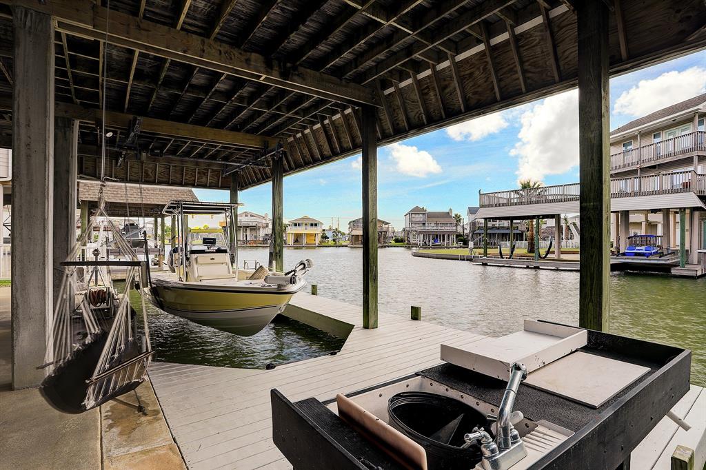 415 2 Sunset Circle, Tiki Island, Texas 77554, 4 Bedrooms Bedrooms, 7 Rooms Rooms,3 BathroomsBathrooms,Single-family,For Sale,Sunset,51866940