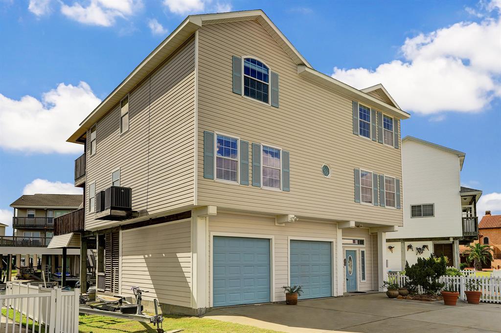 415 2 Sunset Circle, Tiki Island, Texas 77554, 4 Bedrooms Bedrooms, 7 Rooms Rooms,3 BathroomsBathrooms,Single-family,For Sale,Sunset,51866940