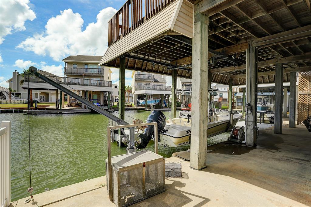415 2 Sunset Circle, Tiki Island, Texas 77554, 4 Bedrooms Bedrooms, 7 Rooms Rooms,3 BathroomsBathrooms,Single-family,For Sale,Sunset,51866940