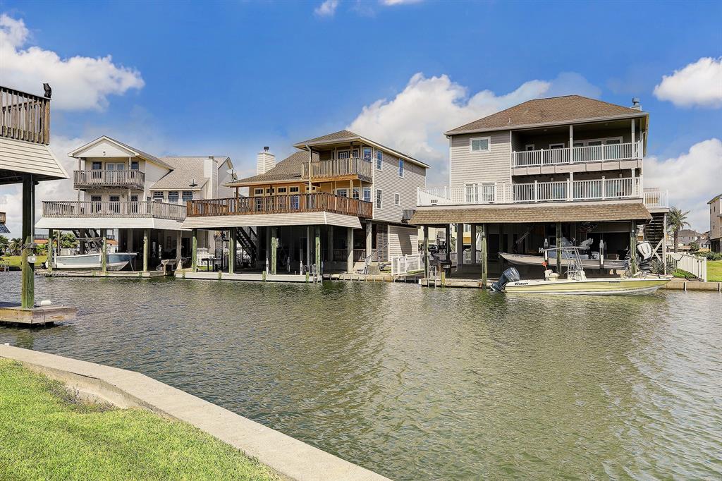 415 2 Sunset Circle, Tiki Island, Texas 77554, 4 Bedrooms Bedrooms, 7 Rooms Rooms,3 BathroomsBathrooms,Single-family,For Sale,Sunset,51866940