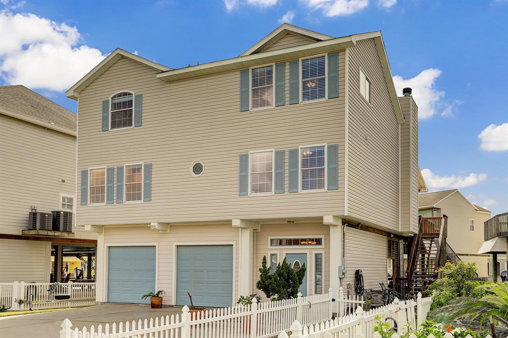 415 2 Sunset Circle, Tiki Island, Texas 77554, 4 Bedrooms Bedrooms, 7 Rooms Rooms,3 BathroomsBathrooms,Single-family,For Sale,Sunset,51866940