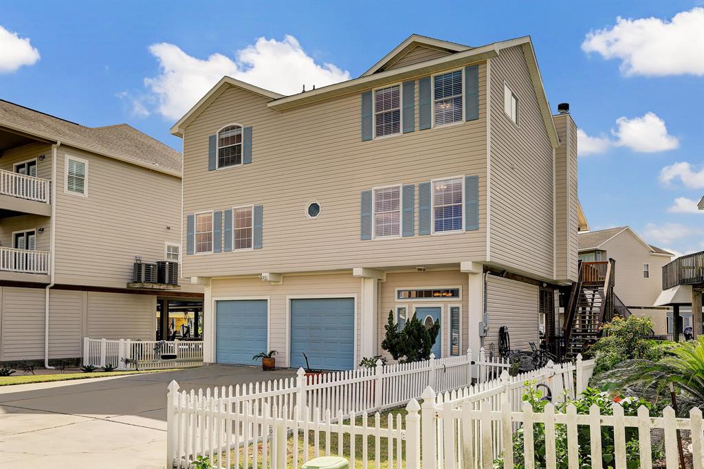 415 2 Sunset Circle, Tiki Island, Texas 77554, 4 Bedrooms Bedrooms, 7 Rooms Rooms,3 BathroomsBathrooms,Single-family,For Sale,Sunset,51866940