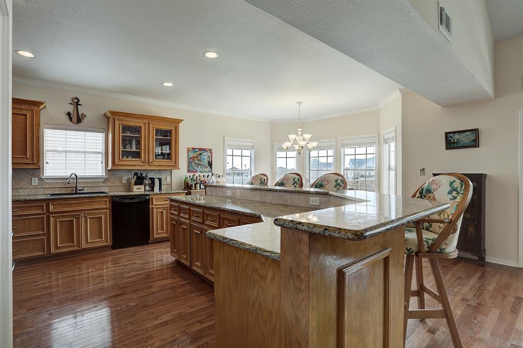 415 2 Sunset Circle, Tiki Island, Texas 77554, 4 Bedrooms Bedrooms, 7 Rooms Rooms,3 BathroomsBathrooms,Single-family,For Sale,Sunset,51866940